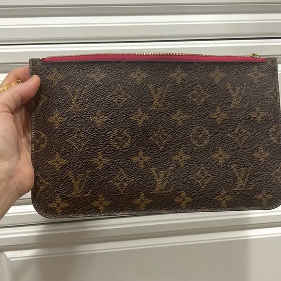 Authentic Louis Vuitton Monogram Neverfull Pochette - Picture 2 of 9